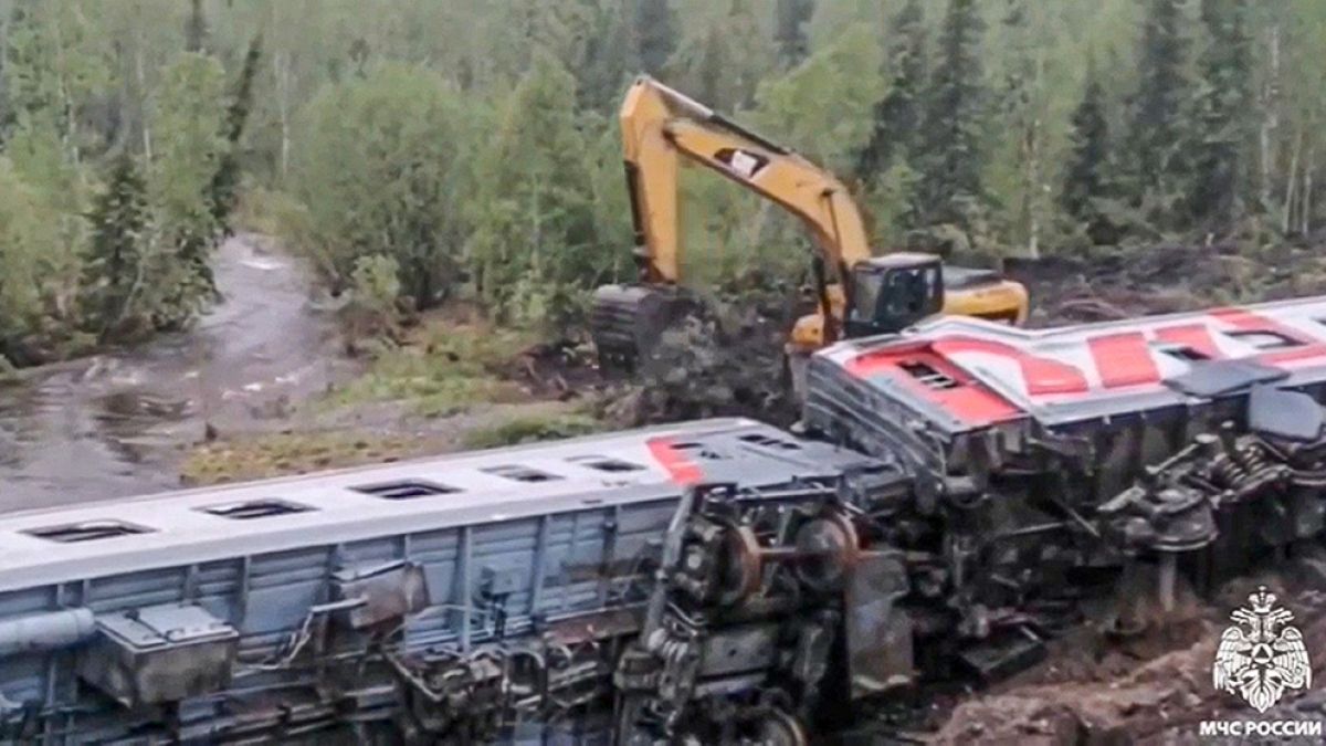 Видео. Крушение поезда в Коми: не менее 3-х погибших