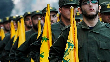 Hezbollah-milicisták felvonulása 