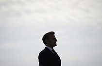 El presidente francés, Emmanuel Macron, asiste a una ceremonia en la Cruz Conmemorativa el martes 18 de junio.
