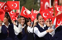 Türk lise öğrencileri, Cumhuriyet Bayramı kutlamalarında (Arşiv)