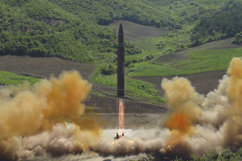 صاروخ بالستي عابر للقارات أطقلته كوريا الشمالية