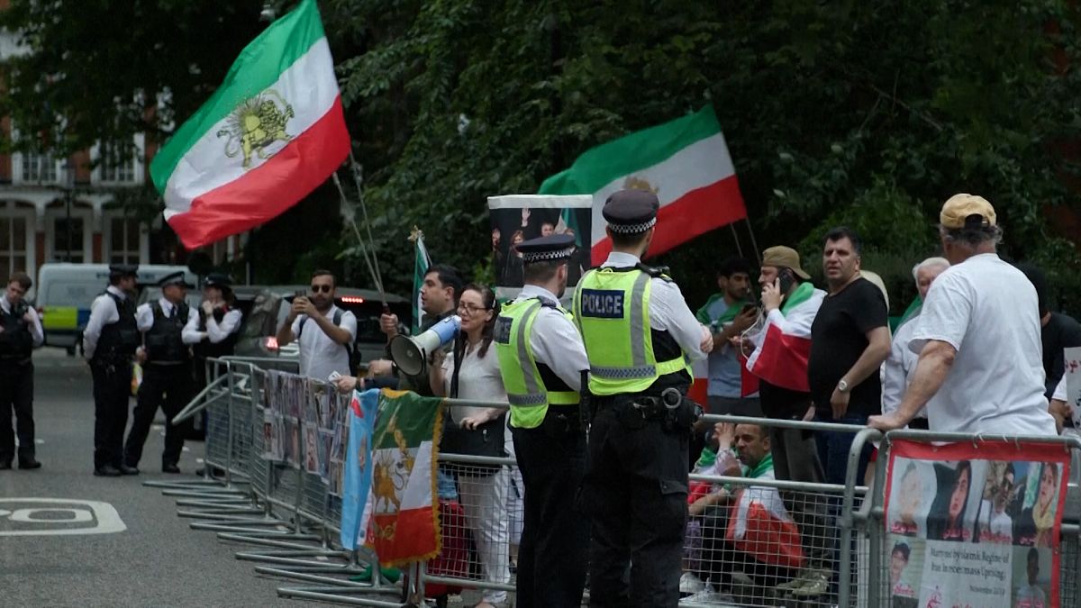 تظاهرة أمام السفارة الإيرانية في بريطانيا