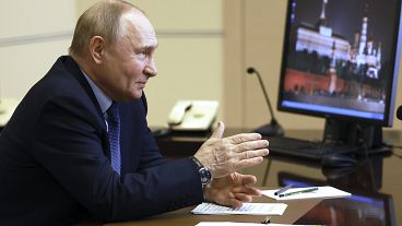 Vladimir Poutine s'exprime lors d'une réunion avec les diplômés de l'Académie présidentielle russe d'économie nationale et d'administration publique par vidéoconférence, 28 juin 2024.
