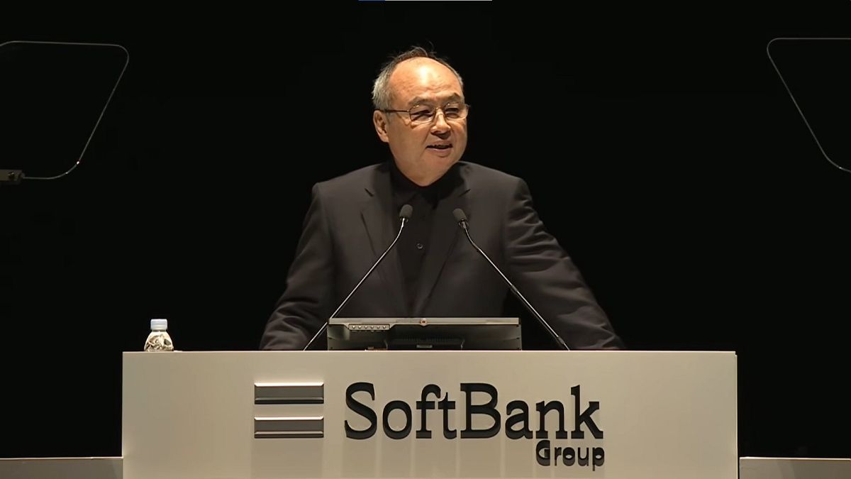 Masayoshi Son, SoftBank'ın 44. Olağan Genel Kurul toplantısında konuşuyor, 21 Haziran 2024