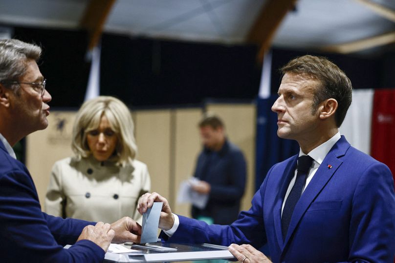 Emmanuel Macron vota em Paris