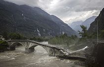 İsviçre'nin güneyindeki Maggia Vadisi'nde yer alan Visletto'da 30 Haziran 2024 Pazar günü meydana gelen fırtına nedeniyle Visletteo'daki köprü yıkıldı. 