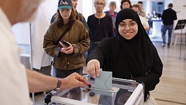 В воскресенье французы голосуют на досрочных парламентских выборах