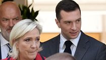 Los líderes de extrema derecha Marine Le Pen y Jordan Bardella en junio de 2024