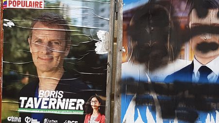 Wahlplakate in Frankreich vor der vorgezogenen Parlamentswahl