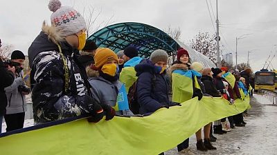 شاهد: سلسلة بشرية في كييف بمناسبة يوم الوحدة الأوكراني