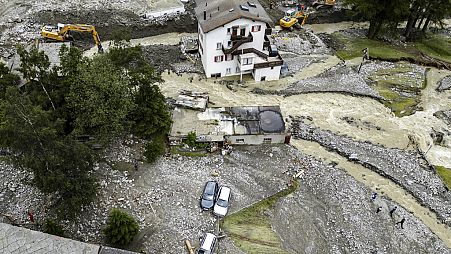 Καταστροφές από τις πλημμύρες στη νότια Ελβετία