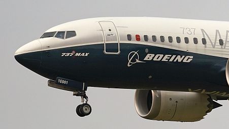 تستعد طائرة بوينج 737 ماكس للهبوط في بوينج فيلد بعد رحلة تجريبية في سياتل 2020