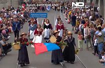 Colorido desfile en Zúrich por el Festival Federal del Traje