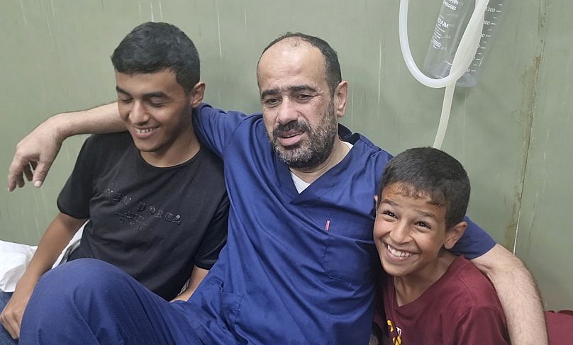 دير مجمع الشفاء الطبي بمدينة غزة الدكتور محمد أبو سلمية بعد إطلاق الجيش الإسرائيلي سراحه اليوم الإثنين الأول من تموز2024 