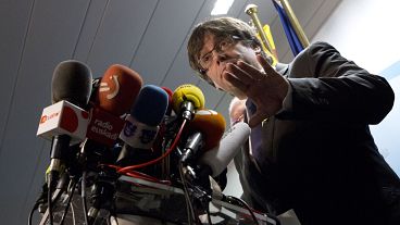 FILE: Puigdemont 2017 decemberében Brüsszelben a médiához fordul.