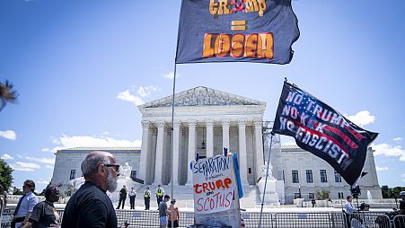 Trump elleni tüntetők a SCOTUS előtt