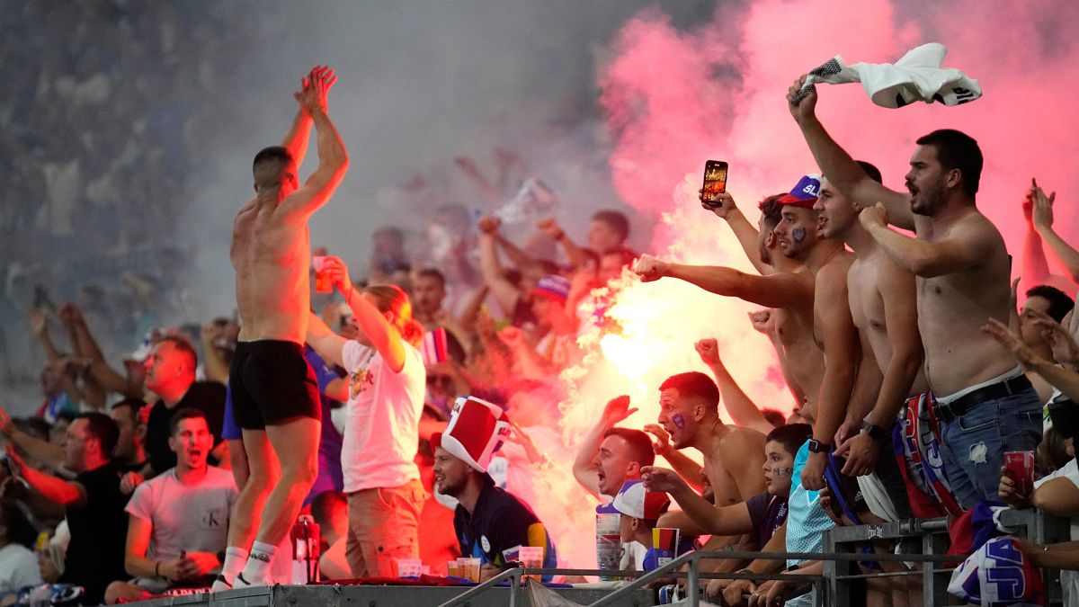 هواداران اسلوونی در بازی مقابل پرتغال