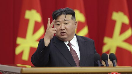 زعيم كوريا الشمالية كيم أون يونغ