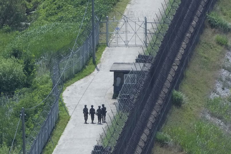جنود من كوريا الجنوبية خلال أعمال الدورية على الحدود مع كوريا الشمالية