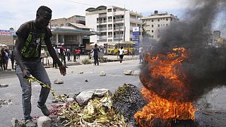 Manifestantes no Quénia entram em confronto com a polícia de choque
