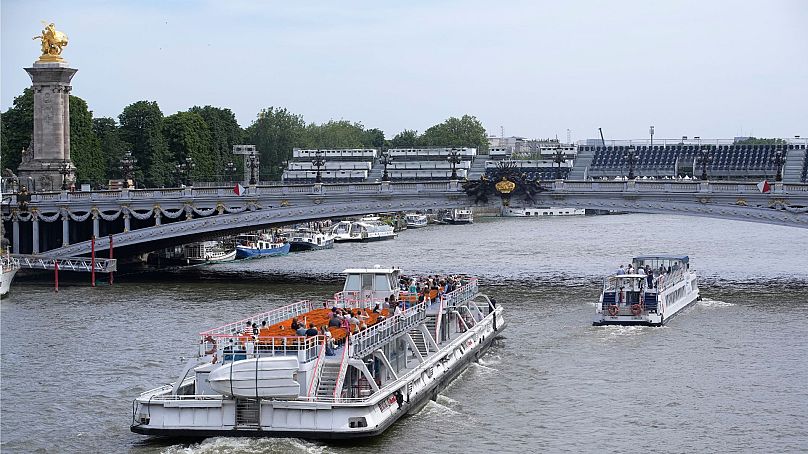 Olimpiyat oyunlarının yapılması planlanan Seine Nehri üzerindeki Alexandre III Köprüsü