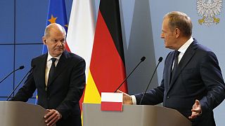 Chanceler alemão, Olaf Scholz (à esquerda) e primeiro-minsitro da Polónia, Donald Tusk (à direita)