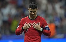 Cristiano Ronaldo depois de marcar na marcação de um penálti contra a Eslovénia nos oitavos de final do Euro 2024