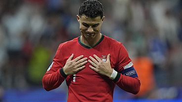 Cristiano Ronaldo depois de marcar na marcação de um penálti contra a Eslovénia nos oitavos de final do Euro 2024