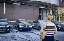 Les voitures endommagées après l'attaque de missiles russes à Dnipro, en Ukraine, le mercredi 3 juillet 2024.