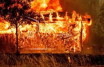 Efectos del incendio forestal en Oroville, California.