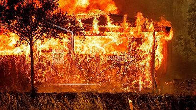 Efectos del incendio forestal en Oroville, California.