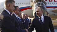 По прибытии в Казахстан Владимира Путина встречал премьер республики Олжас Бектенов