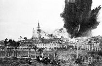  Fuerzas leales atacan el Alcázar de Toledo 