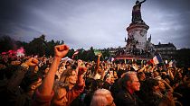 Ezrek tüntettek Párizsban a szélsőjobboldali politika térnyerése ellen 