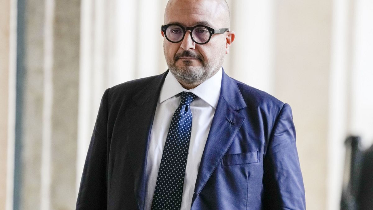 Italia: il ministro della Cultura si dimette per presunta relazione con un influencer