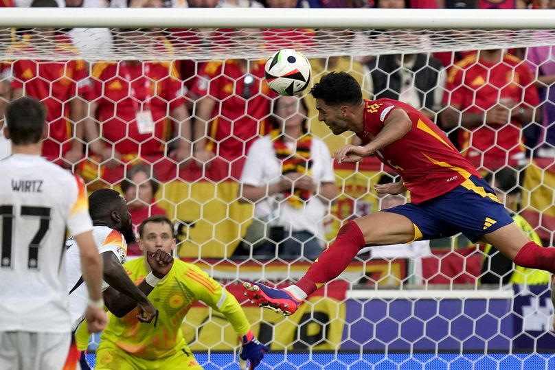 Der spanische Nationalspieler Mikel Merino erzielt während des Viertelfinalspiels zwischen Deutschland und Spanien bei der Euro 2024 in Deutschland das zweite Tor geschossen.