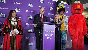 Лидер Лейбористской партии Кир Стармер выступает в избирательном округе Холборн и Сент-Панкрас в Лондоне, 5 июля 2024 года. 