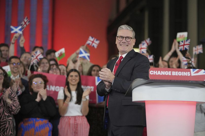 A Munkáspárt történelmi győzelmet aratott a brit választáson