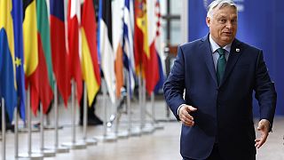 O primeiro-ministro Viktor Orban chega a Bruxelas para uma cimeira da UE em 27 de junho, poucos dias antes de a Hungria assumir a presidência rotativa do Conselho da UE