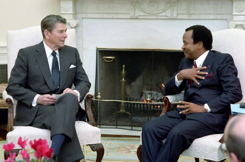 Ronald Reagan és Paul Biya az Ovális Irodában, 1986-ban