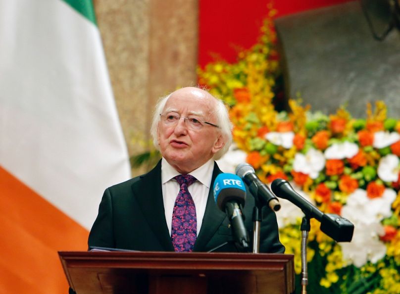 Michael D. Higgins egy sajtóértekezleten Hanoiban, 2016-ban