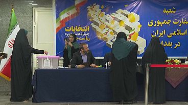 الإيرانيون يشاركون في الانتخابات الرئاسية