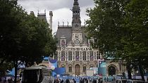 Parisienses preparam-se para os Jogos Olímpicos apesar da instabilidade política em França 