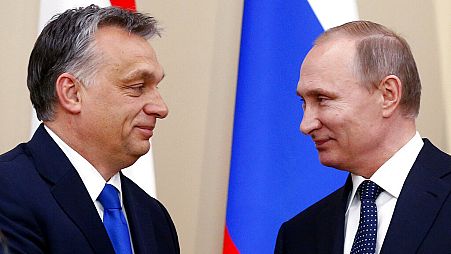 PresidenteVladimir Putin, à direita, e o Primeiro-Ministro húngaro Viktor Orban participam numa conferência de imprensa conjunta em fevereiro de 2016