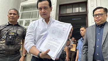 Filipinler’de Senatör Antonio Trillanes, eski Devlet Başkanı Duterte ve yardımcısı hakkında Adalet Bakanlığı'na suç duyurusunda bulundu. 