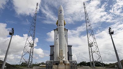 Ракета-носитель Ariane 6 на пусковой площадке.