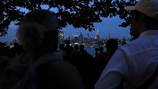 Neoyorquinos celebran el 4 de julio en Manhattan. 