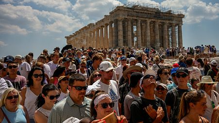 Туристы на Акрополе, 4 июля 2023 года. 