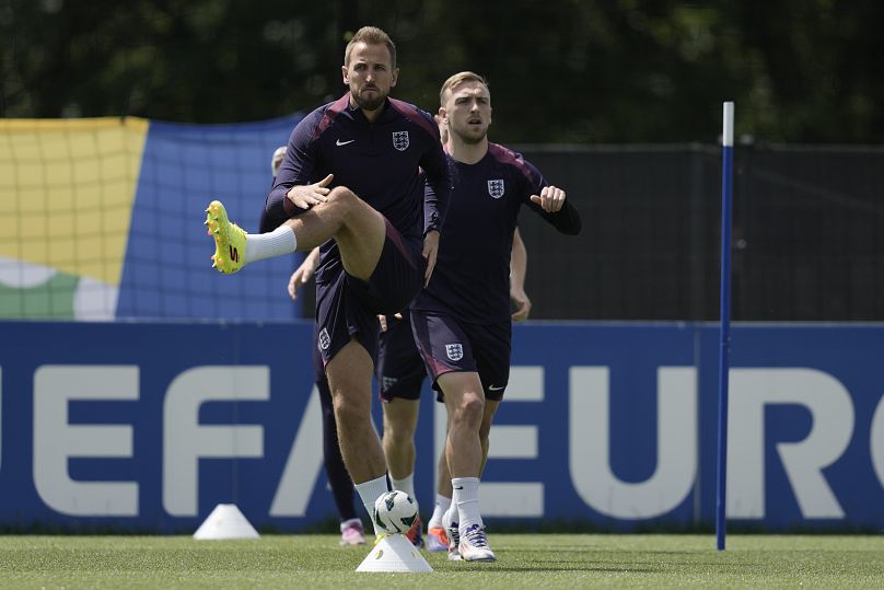 El campeón de Inglaterra Harry Kane calienta - Blankenhain, Alemania