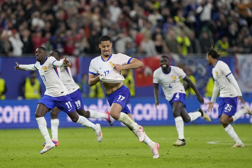 La celebración de la victoria del francés William Saliba contra Portugal en la Eurocopa 2024